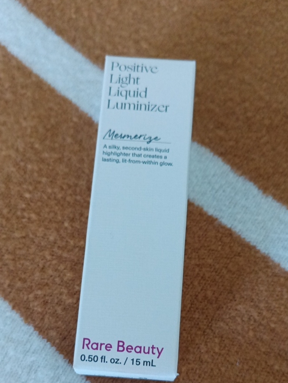 Rare Beauty Positive Light Liquid Luminizer - Mesmerize (Pink, White)